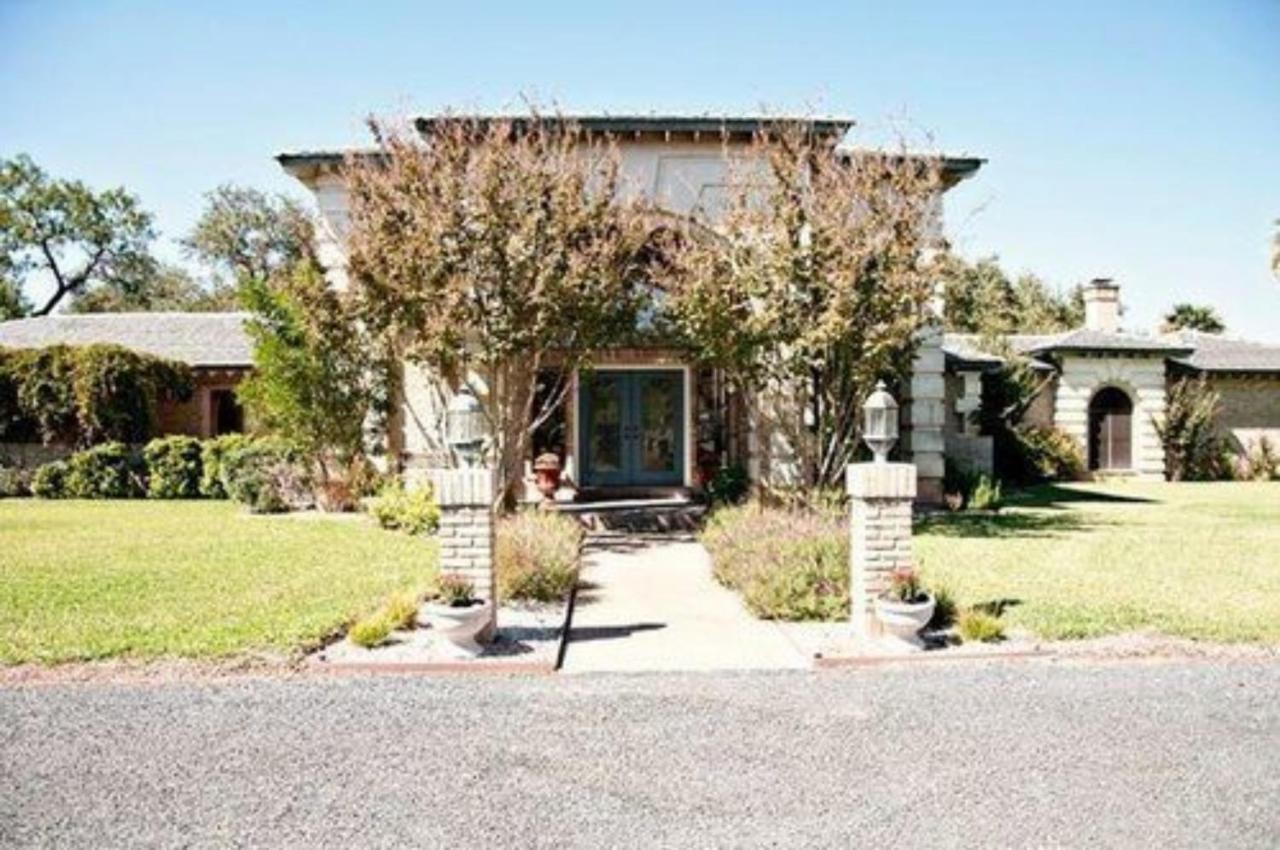 Live Oaks Bed And Breakfast Uvalde Exterior photo
