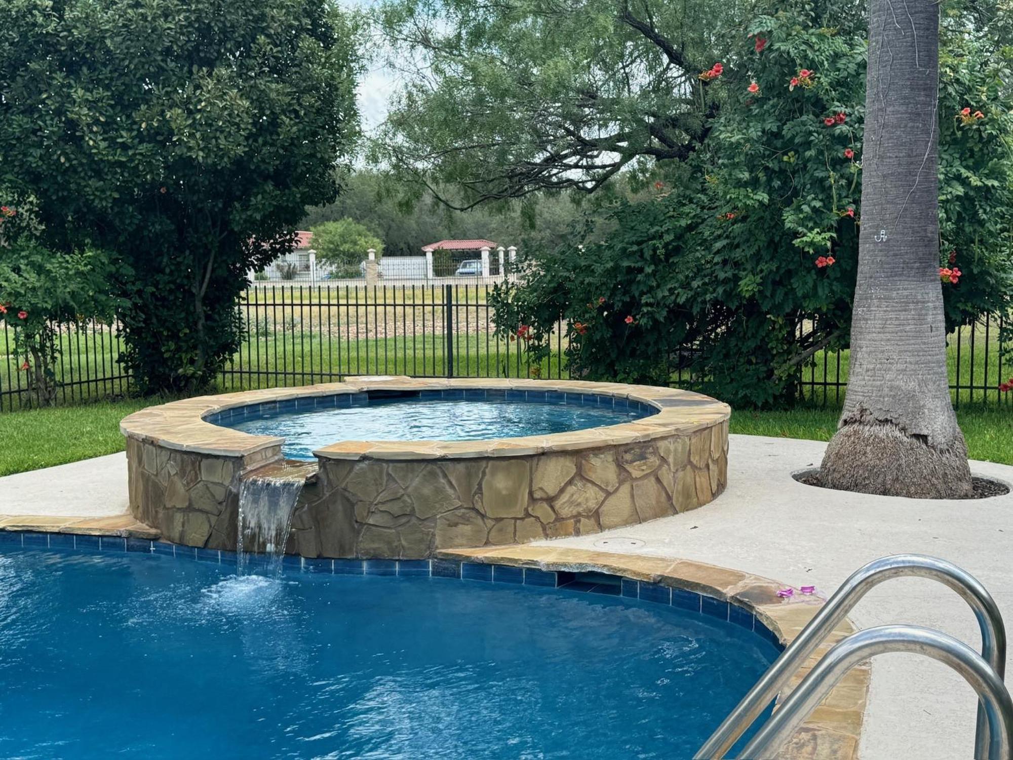 Live Oaks Bed And Breakfast Uvalde Exterior photo