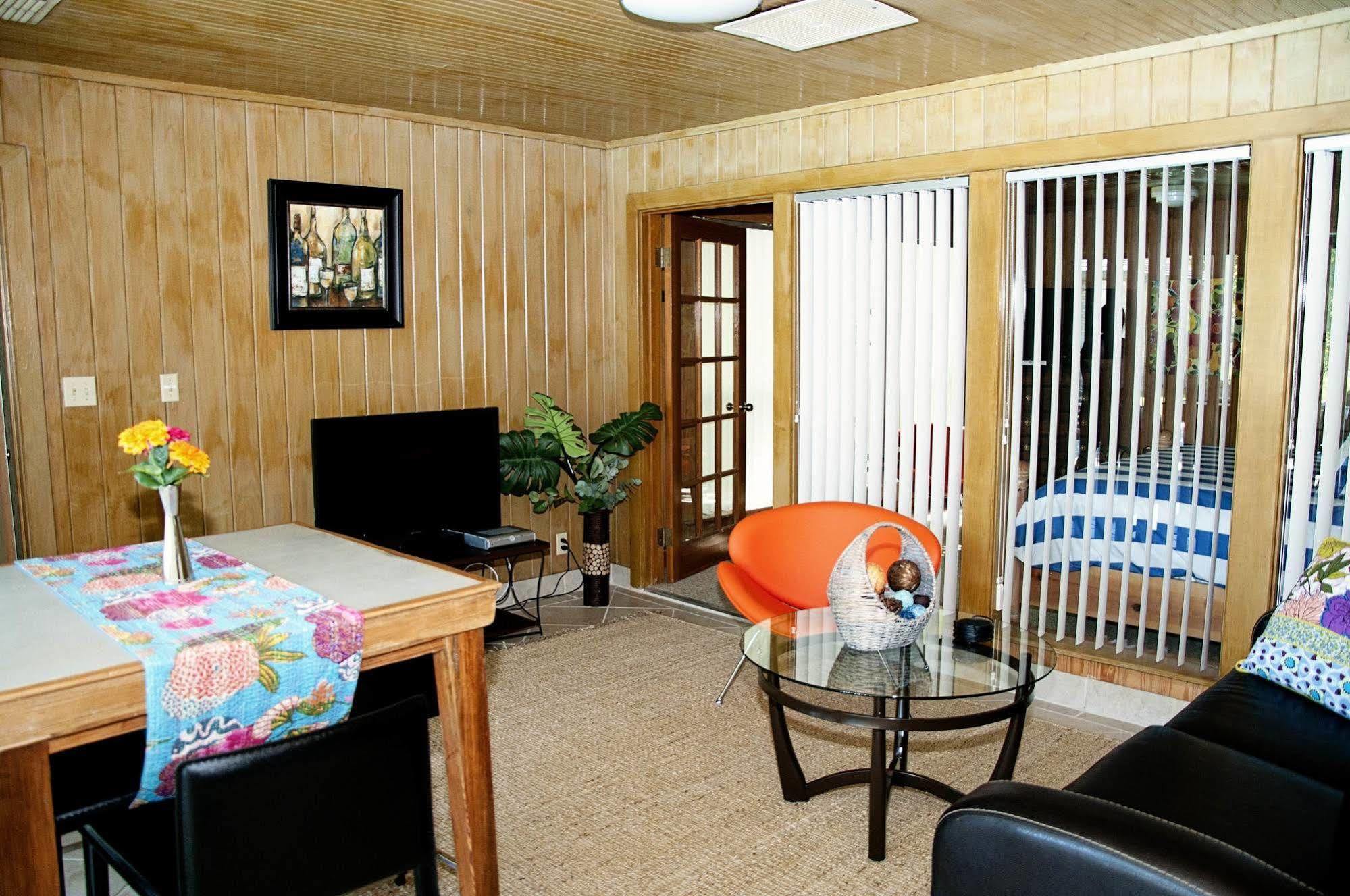 Live Oaks Bed And Breakfast Uvalde Exterior photo
