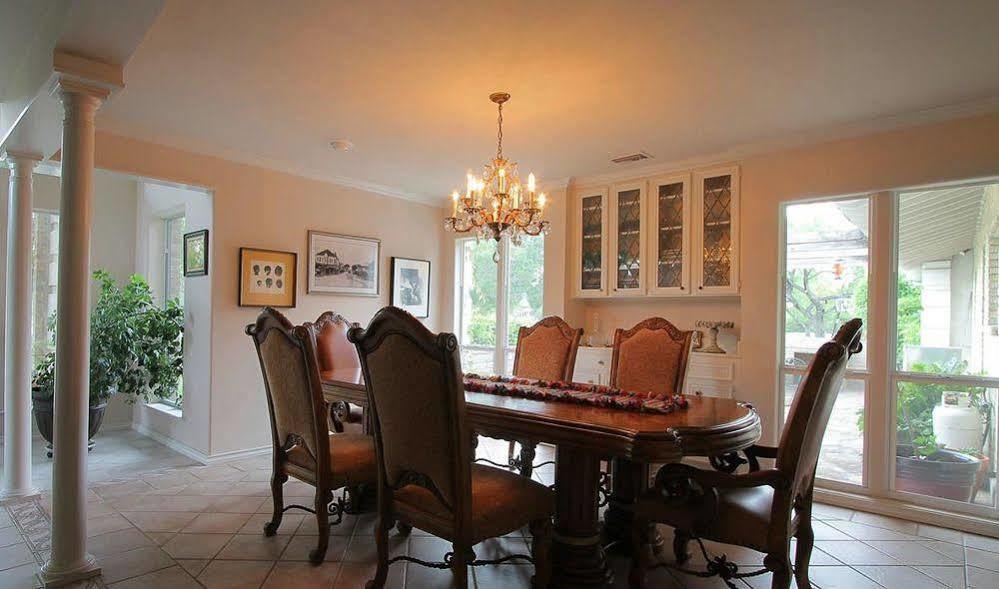 Live Oaks Bed And Breakfast Uvalde Exterior photo